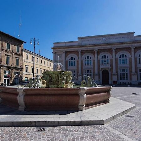 Rossini Home Pesaro Vicino Al Teatro Rossini By Yohome Extérieur photo